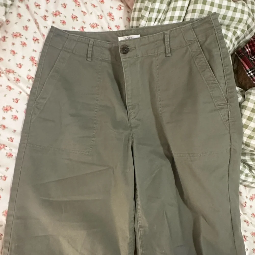 LOFT Women’s Wide Leg Olive Olive Green Chino Pants Size 12 - Picture 4 of 5